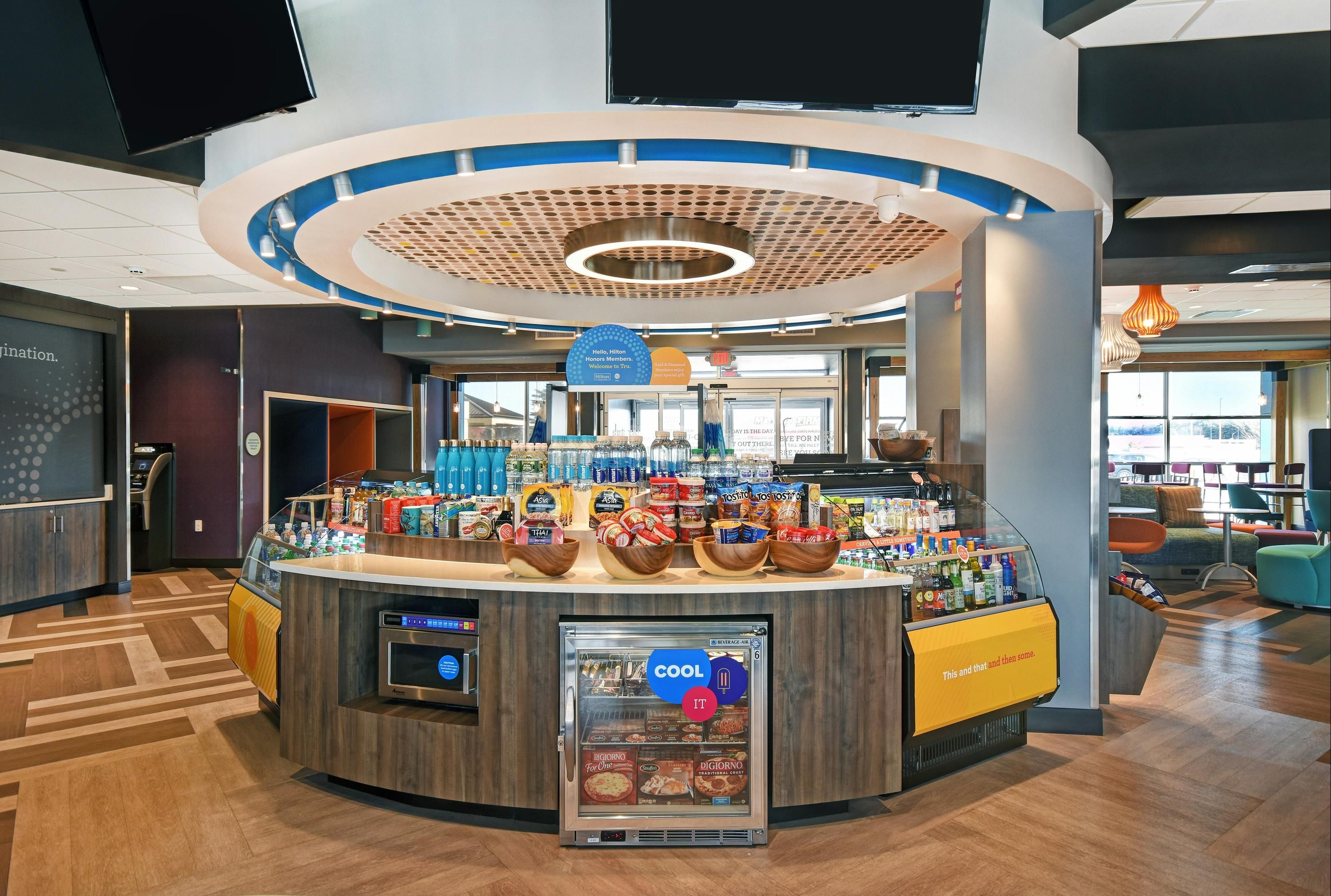 Tru by Hilton Portland Airport Area - South Portland - Restaurant