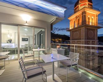 Diana Hotel - זאקינתוס (עיר) - מרפסת