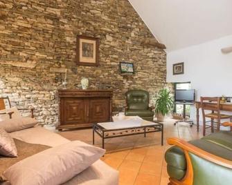Maison familiale avec piscine, grand jardin clos et équipements de loisirs - FR-1-306-898 - Bonnœuvre - Sala de estar