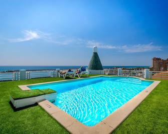 Hotel Villa de Laredo - פואנג'ירולה - בריכה