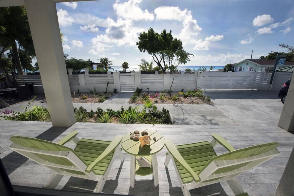 Oceanfront - Palm Suite At Drift Villa - Cockburn Town - Binnenhof