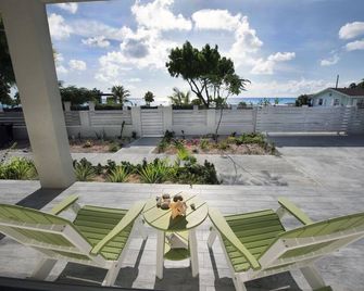 Oceanfront - Palm Suite At Drift Villa - Cockburn Town - Binnenhof