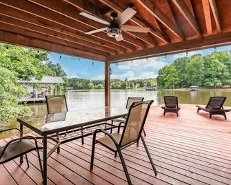Lakefront | Private Dock & Family Friendly - Roxboro - Terasa