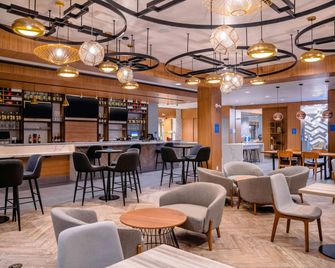 Hilton Garden Inn Sudbury - Sudbury - Bar