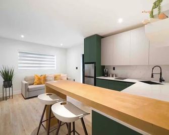 dream space to relax in miami - South Miami Heights - Kitchen