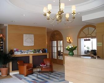 Hotel Les Brises - La Rochelle - Front desk