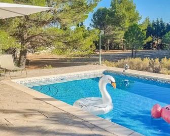 Cozy Home In Pouzols-Minervois - Pouzols-Minervois - Piscina