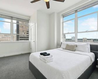 Stylish Downtown High-Rise - 2bd - Baton Rouge - Bedroom