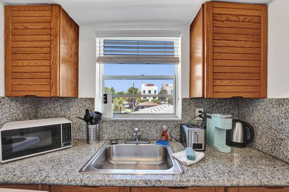 Waves On Desoto Rental Unit With Pool - הוליווד - מטבח