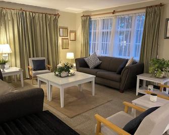 Bavaria Bed & Breakfast Hotel - Auckland - Living room