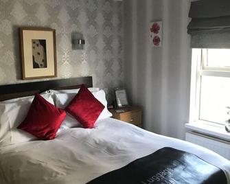 Storrbeck Guest House - Whitby - Bedroom