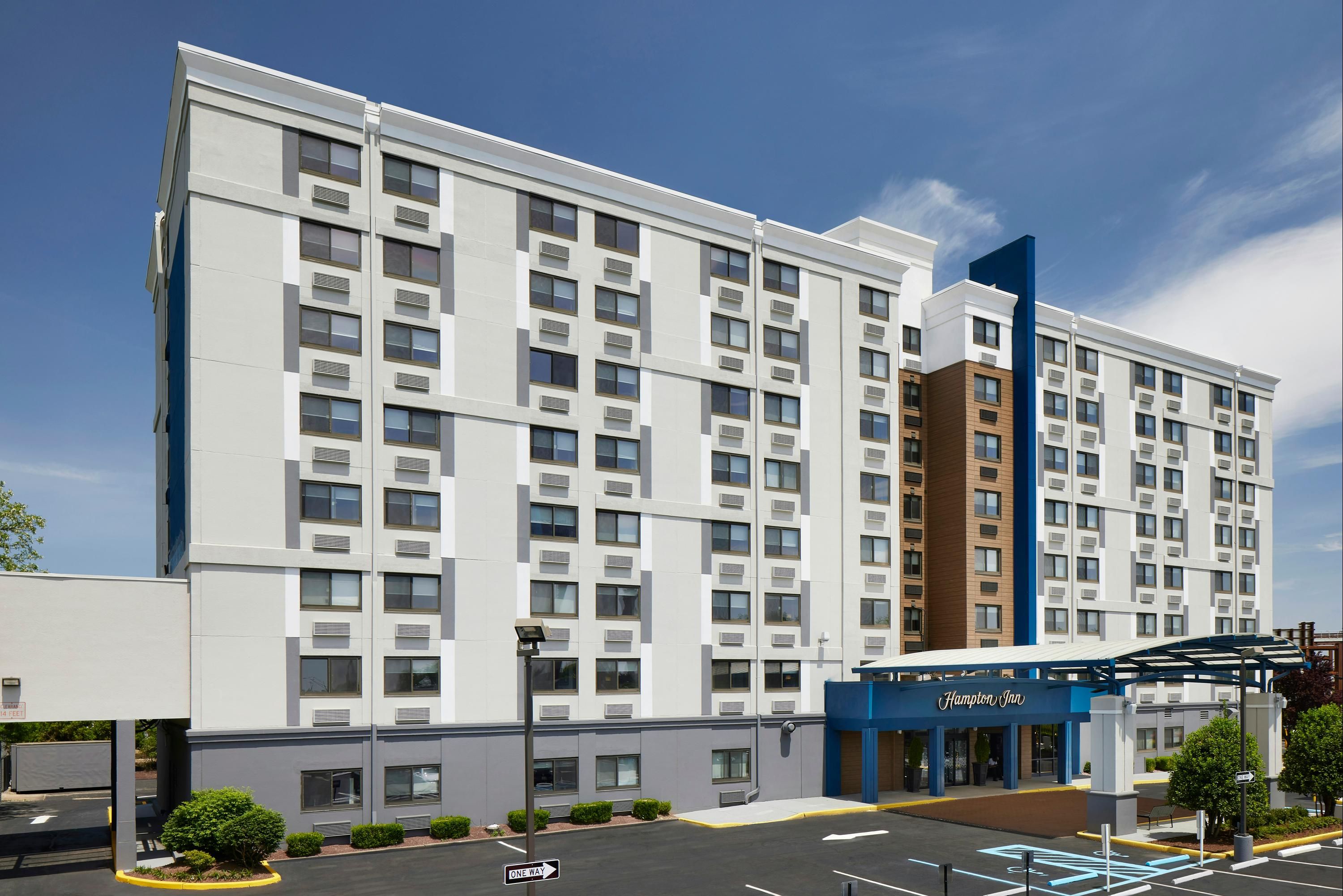 Hampton Inn by Hilton Newark Airport - ניוארק - בניין