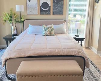 Tee for 2 on the 18th hole in Daphne! - Daphne - Bedroom