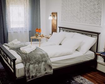 Kuzmanovi Dvori in Stitar - Županja - Habitación