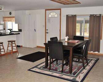72nd Street House located near the Pere Marquette River Fly only section - Baldwin - Dining room