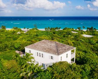 Pink Sands Resort - Dunmore Town - Building