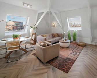Stylish-loft Near City Center And Park - Roosendaal - Wohnzimmer