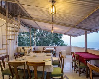 OYO 10483 Hotel The Signature Crest - Panchgani - Restaurante