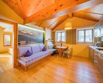 Ferienwohnung Ferienglück - Krün - Living room