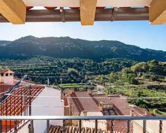 Country House 'Manolita 2' with Mountain View, Balcony and Wi-Fi - La Pobla de Benifassa - Balcony