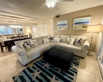 21C Richmond Park villa - Coffeyville - Living room