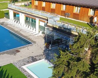 Dolomiti Camping Village&Wellness Resort - Dimaro - Piscina