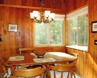 Dunning's Retreat - Wawona - Comedor