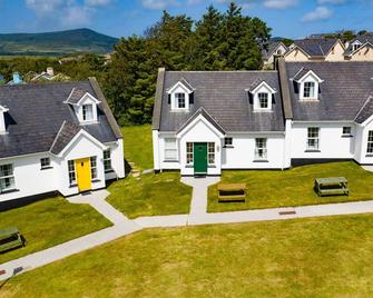 Dingle Harbour Cottages 3 Bed - Sleeps 6 Type B by Trident Holiday Homes - Dingle - Gebäude