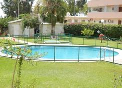 1 bedroom Apartment only 3 mins walk from La Carihuela beach & Puerto Marina - Torremolinos - Pileta