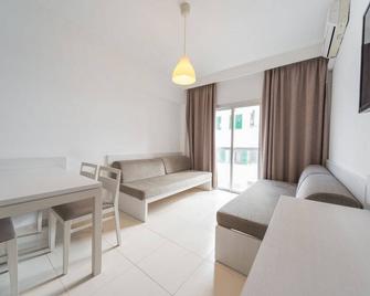 Apartamentos Embat - Palma de Mallorca - Living room