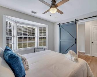 Country Getaway near Savannah - Richmond Hill - Bedroom