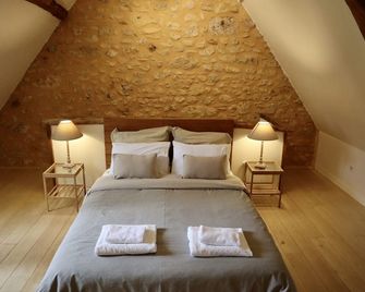 Les Fleurs at Manoir Bourgale, central Dordogne, 50 acre park - peace! - Villefranche-du-Périgord - Chambre