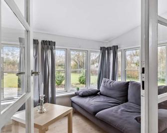 Charming 3-Bedroom Summerhouse With A Big Garden - Gilleleje - Huiskamer