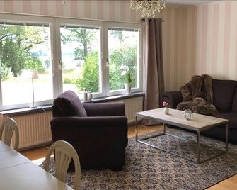 Storgården i Rimforsa - Rimforsa - Huiskamer
