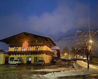 Apartment in Niedernsill near Ski Slopes - Niedernsill - Budova