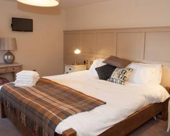 Crown and Horns Inn - Newbury - Bedroom