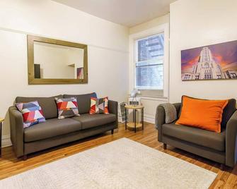 Mathilda Street Trio - The Lodge with King Bed - Pittsburgh - Sala de estar