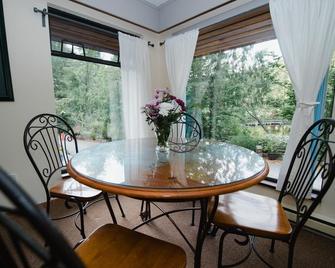 Ruby Lake Resort - Madeira Park - Salle à manger