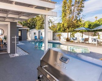 Sun Bay Getaway | Backyard Pool w/ Winter Rates! - Tampa - Piscine
