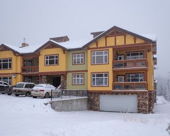 Luxury ski-in/ski-out condo with private hot tub and steam shower - Big White - Edificio