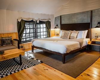 Everest Base Camp, Near George Everest House, 5kms from Library chowk - Mussoorie - Bedroom