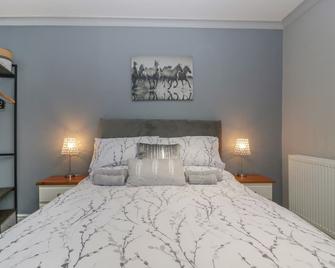 Myrtle Cottage, Family Friendly, With A Garden In St Brides-Super-Ely - Cardiff - Habitación
