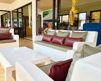 Kia Ora Lodge - Assinie-Mafia - Living room