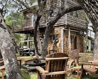 The Treehouse at Dos Conchas Ranch - Marble Falls - Patio