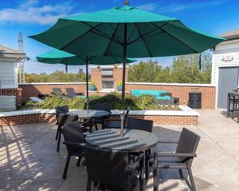Home Away from Home - Charlotte - Patio