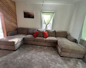 Skyline Retreat Charming 3-bedroom house with AC and WiFi in Cañon City - Cañon City - Sala de estar