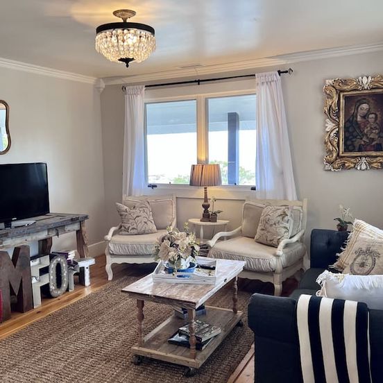 Living room view of Zamar House - Historic Home a walk away from downtown Jerome