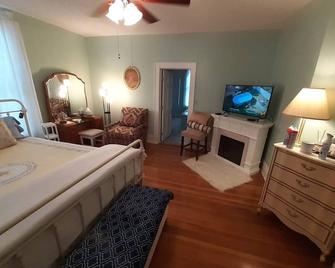 Victorian Spa Ensuite @ Nottingham Pl, King Bed, Jacuzzi Near Uva-Wise & Main St - Wise - Habitación