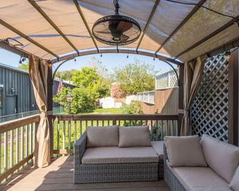 Clean Luxurious Retreat, Parking, Restaurants, Near New Hope. 1mile Del river - Lambertville - Balcony