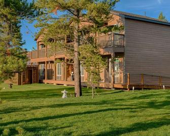 Tao's Inn - West Yellowstone - Building
